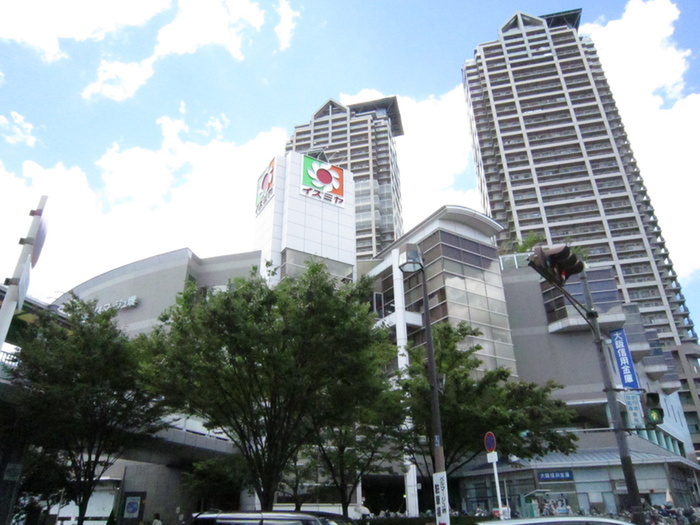 スーパー　イズミヤ（スーパー）まで590m