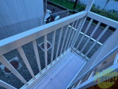 バルコニー　大通りに面していないので、車の騒音も心配ないですね。