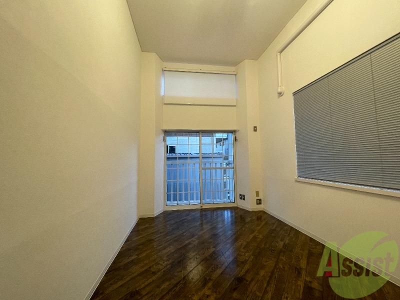 居室・リビング　シングルベットも置けそうな広さのお部屋ですね。