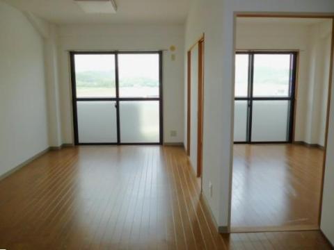 居室・リビング　室内