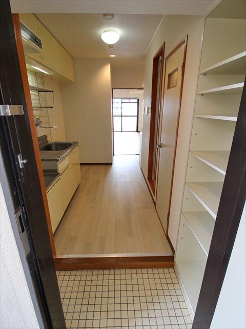 玄関　松山市宮田町　サンループ加藤　玄関