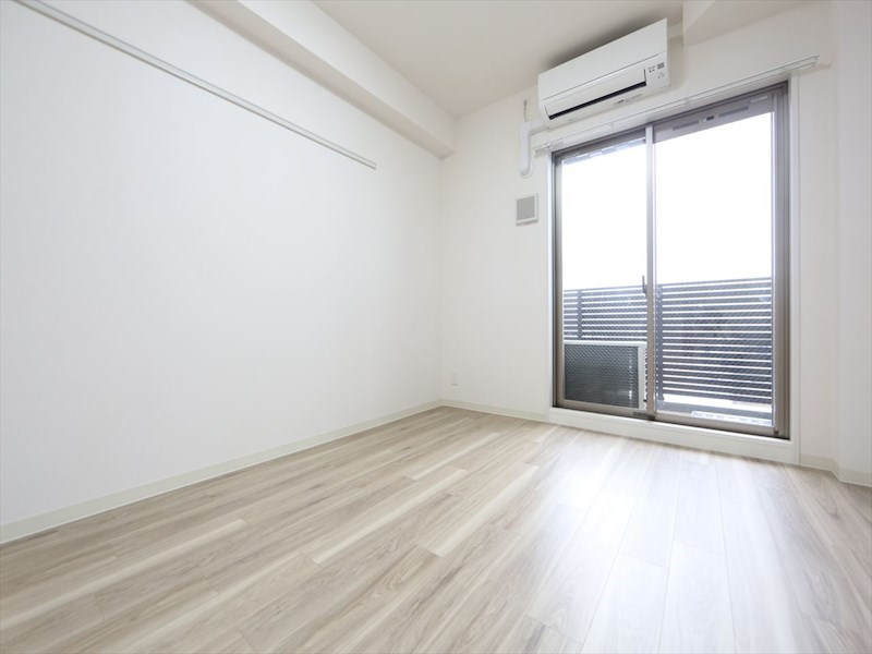 バルコニー　洋室7.2帖　エアコン完備　クローゼット付　バルコニー