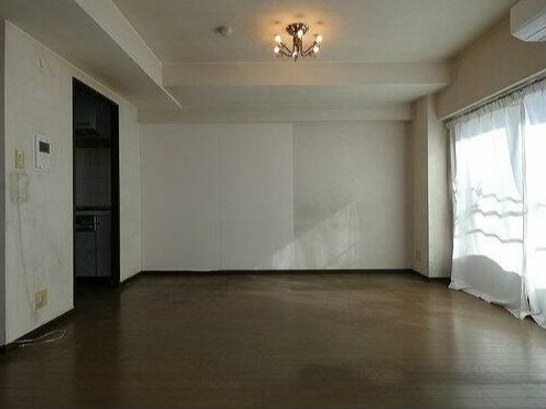 居室・リビング　原状回復工事前になります