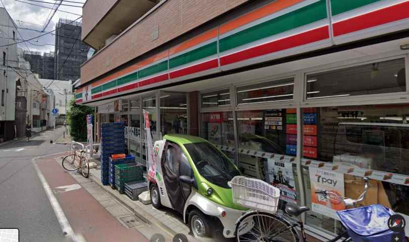 コンビニ　セブンイレブン（コンビニ）まで731m