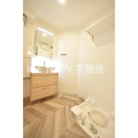 洗面設備　明るい洗面所です