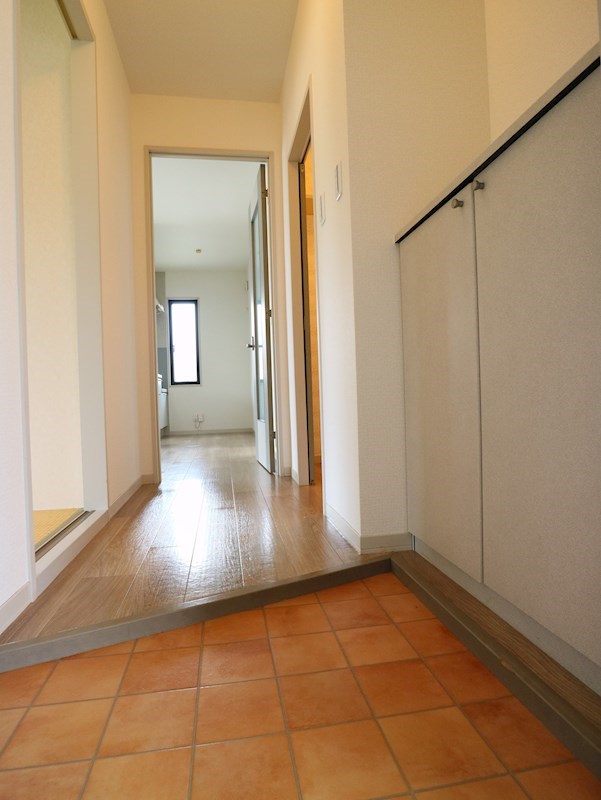 玄関　※別室参考画像