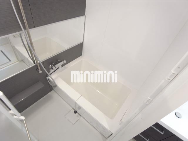 バス・シャワールーム　追炊き付きのゆったりできる広さあります。