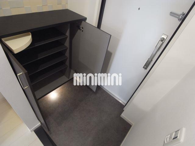 玄関　鍵ホルダー付き下駄箱あります。