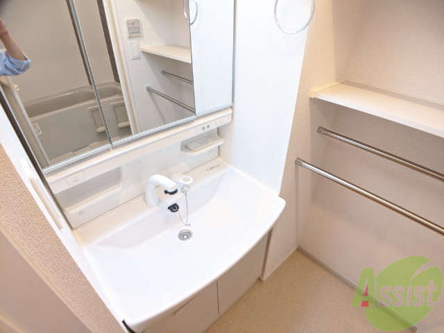 洗面設備　独立洗面台が付いてます。人気の設備です。