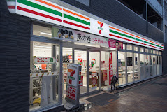 コンビニ　セブンイレブン世田谷上馬5丁目店（コンビニ）まで302m