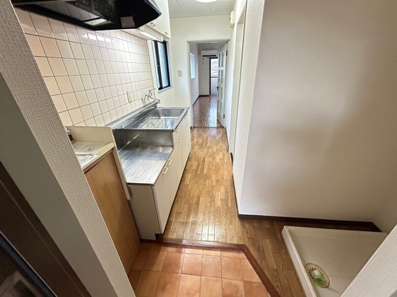 玄関　※別号室の写真です