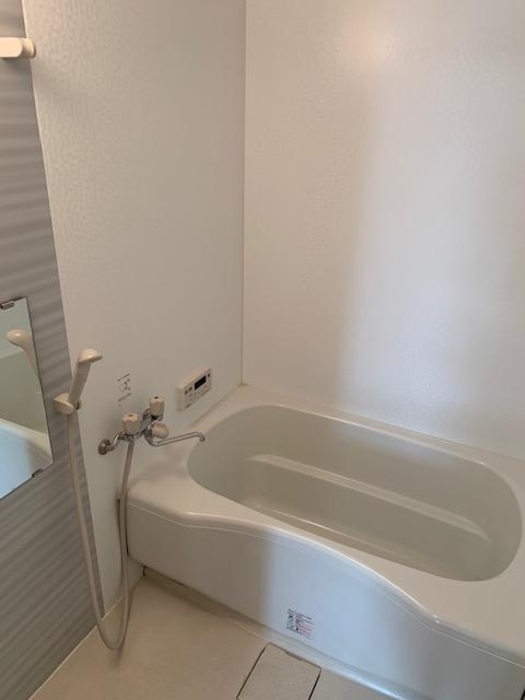 バス・シャワールーム　追い焚き付きのお風呂です♪