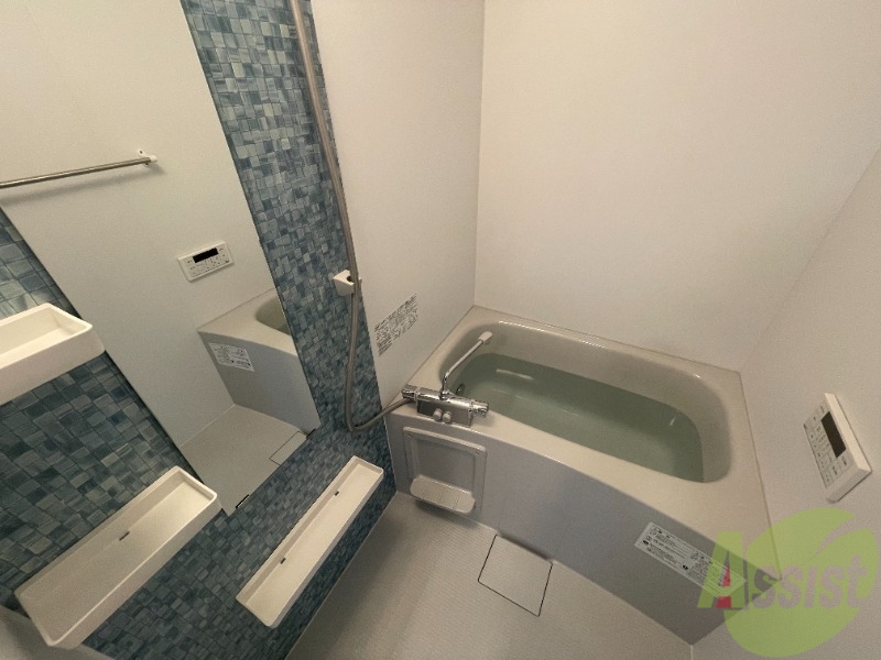 バス・シャワールーム　浴室乾燥、追い焚き機能が付いております。