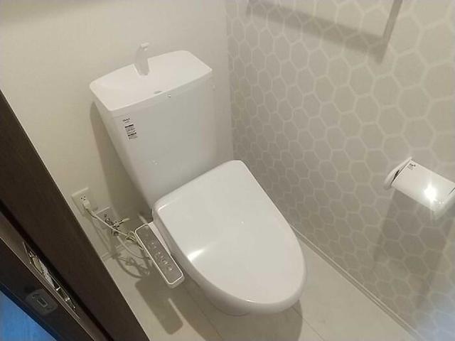 トイレ　同施工会社参考画像