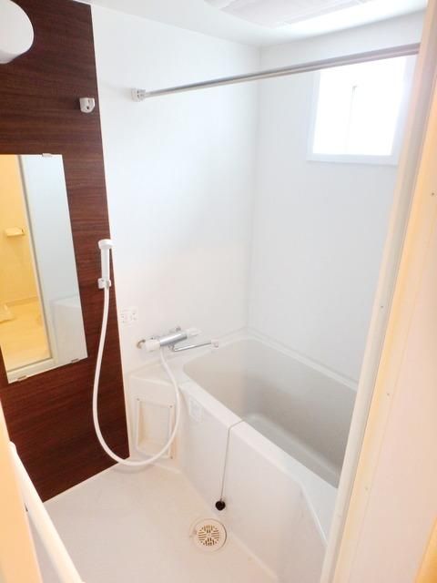 バス・シャワールーム　★小窓付きのお風呂場★