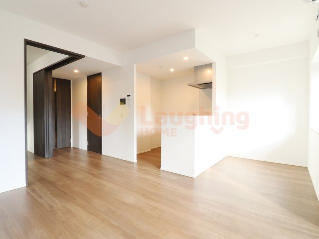 居室・リビング　こちらのリビングで趣味の時間をお楽しみください※別号室の写真