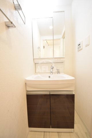 洗面設備　フォーリアライズ南堀江ヴィータ　独立洗面台