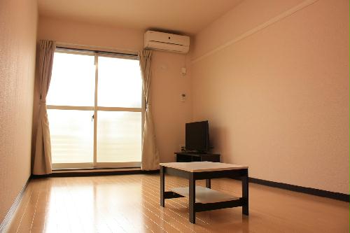 居室・リビング　同タイプ物件の写真です。