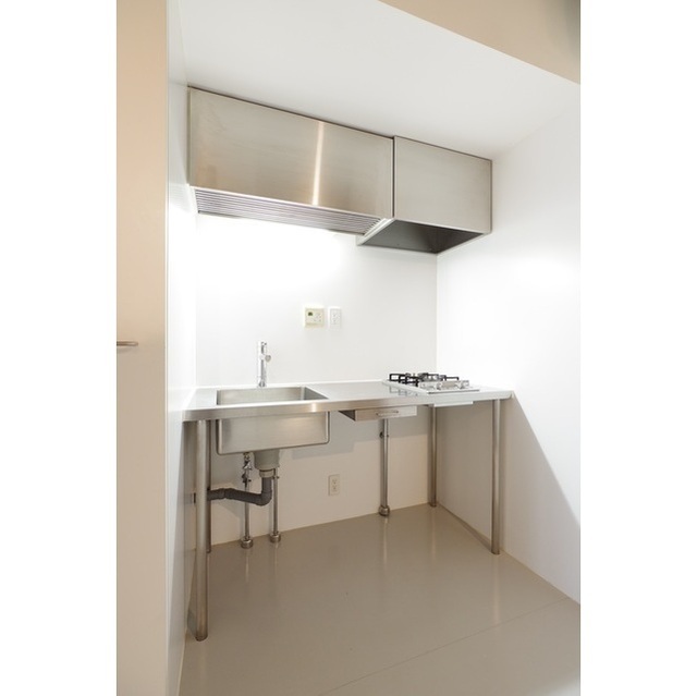 キッチン　同タイプの部屋の写真となります。