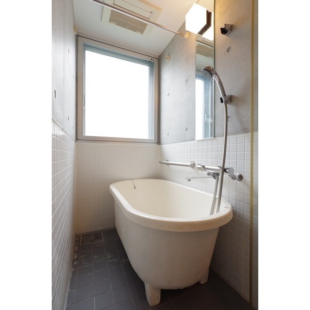 バス・シャワールーム　同タイプの部屋の写真となります。