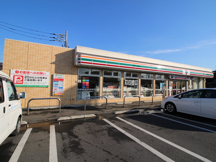 コンビニ　セブンイレブン（コンビニ）まで196m