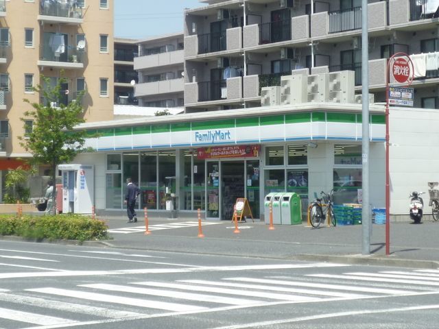 コンビニ　ファミリーマート（コンビニ）まで1140m