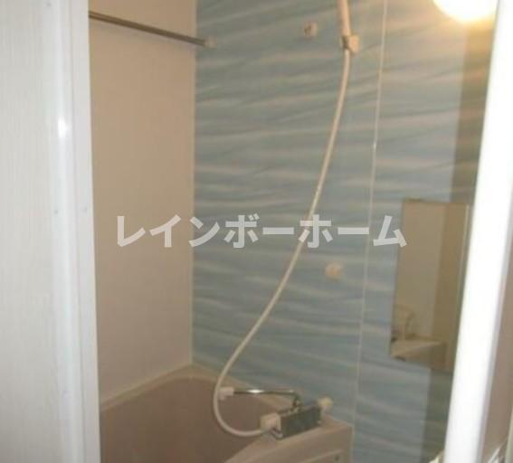 バス・シャワールーム　コンパクトで使いやすいお風呂です