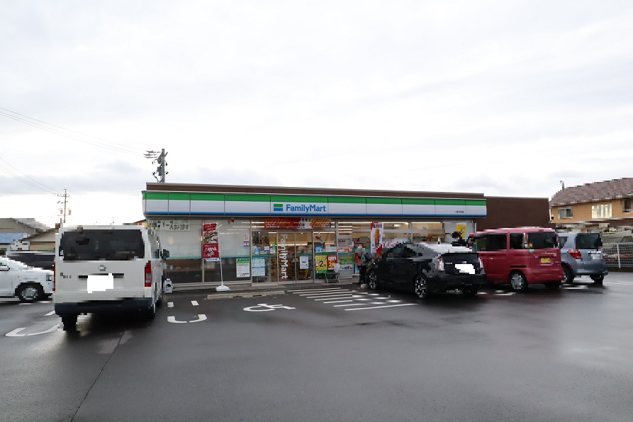 コンビニ　ファミリーマート 一宮大毛店（コンビニ）まで1677m