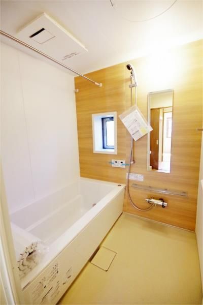 バス・シャワールーム　類似室内（色・仕様等が異なります）