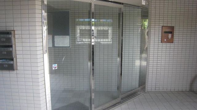 エントランス　オートロックのエントランス