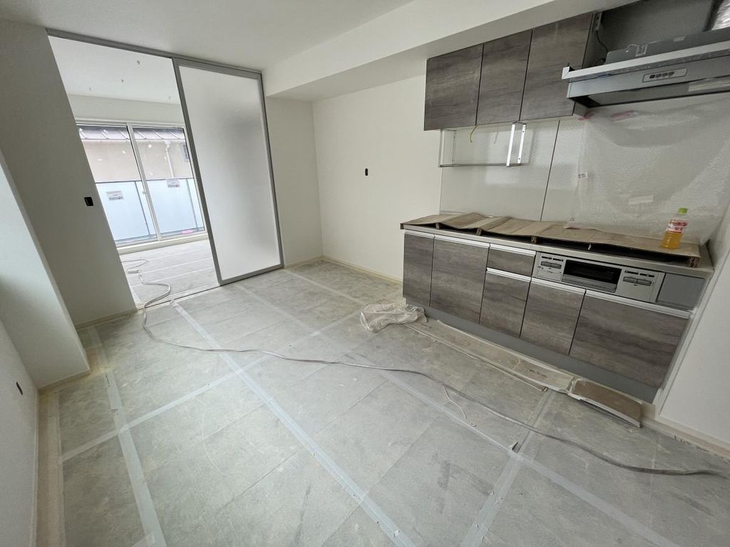 居室・リビング　駐車場