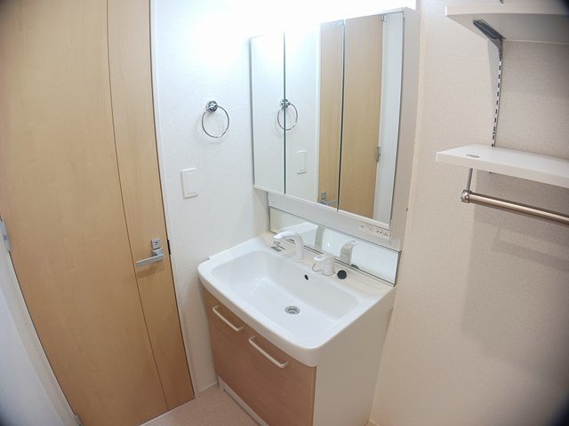 洗面設備　スペースが確保できる洗面所です