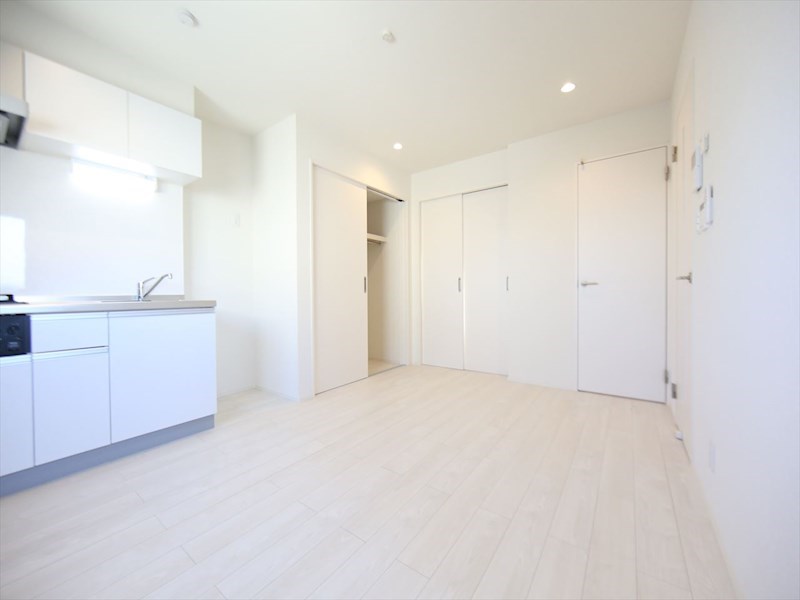 居室・リビング　ＬＤＫ8.5帖　システムキッチン　クローゼット付　同仕様写真