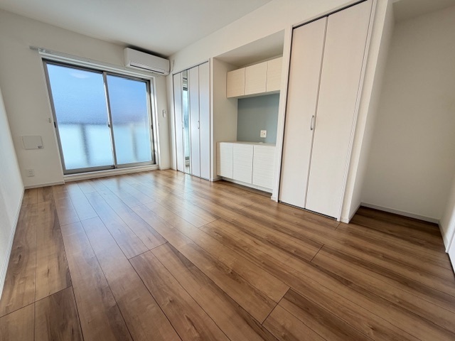 居室・リビング　反転タイプの別部屋の写真となります