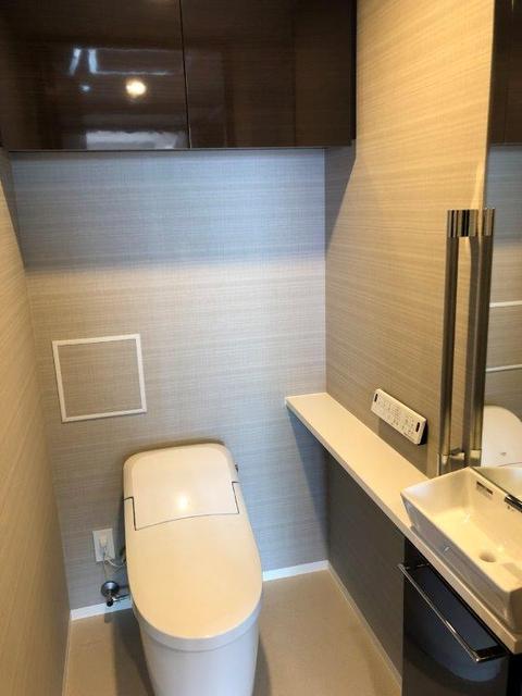 トイレ　温水洗浄暖房便座