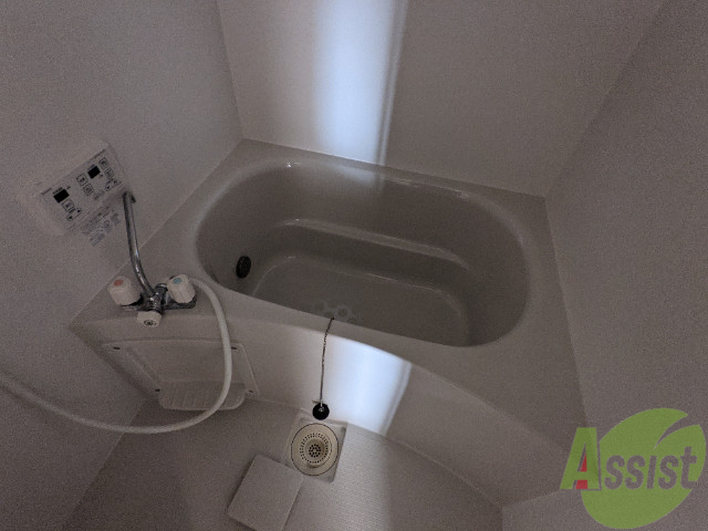 バス・シャワールーム　バスルームはこちらです。広々としてゆったり休めます。