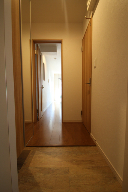 玄関　同建物同間取の別室のお写真です。