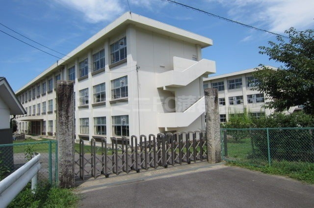 小学校　幸田町立荻谷小学校（小学校）まで667m