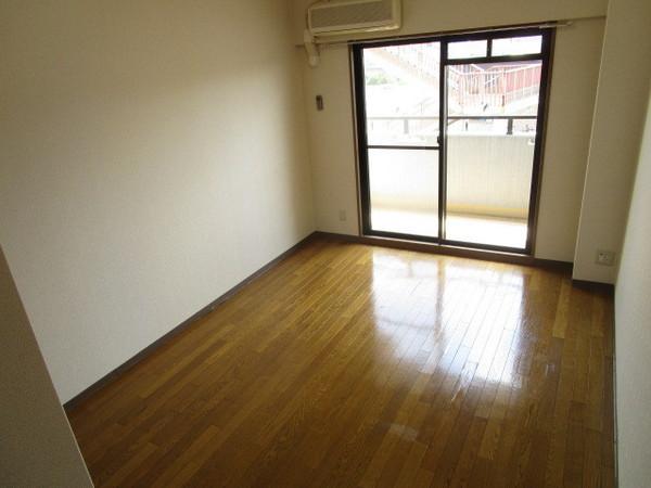 居室・リビング　※同物件別室※