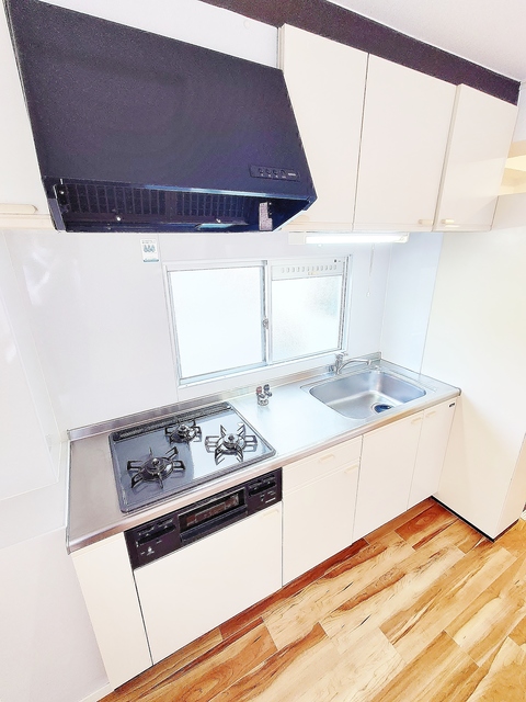 キッチン　３口ガスシステムキッチン（グリル付き）