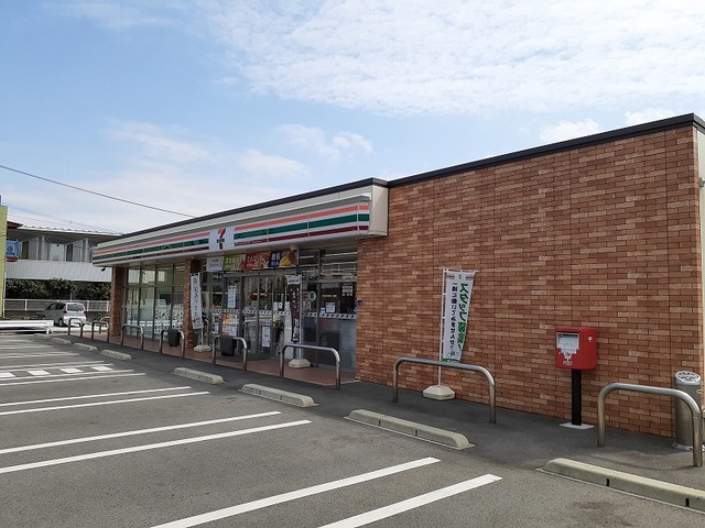 コンビニ　セブンイレブン長嶺南１丁目店（コンビニ）まで300m