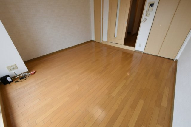 居室・リビング　南向きで日当たり良好なリビングです。