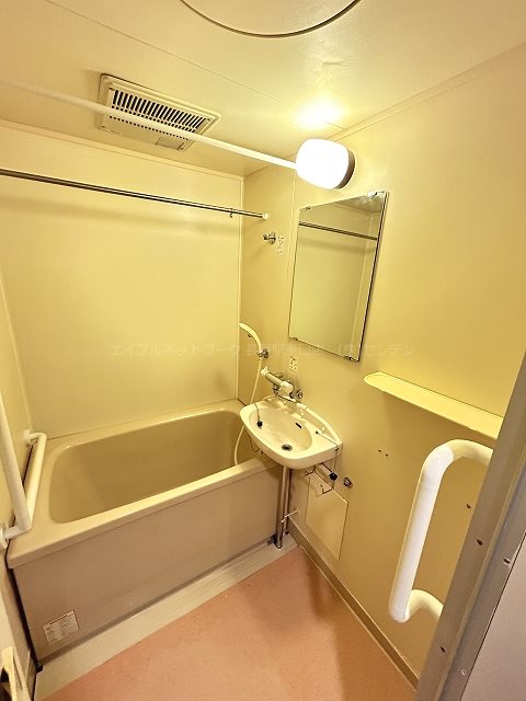 バス・シャワールーム　写真は702号室です（参考）