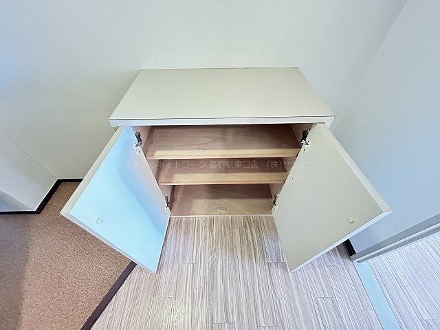 玄関　写真は702号室です（参考）