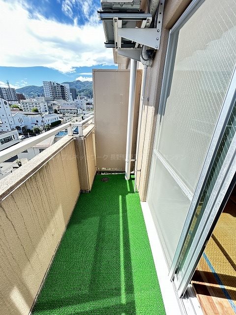 バルコニー　写真は702号室です（参考）