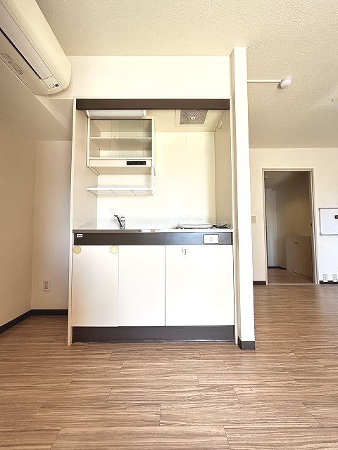 キッチン　写真は702号室です（参考）