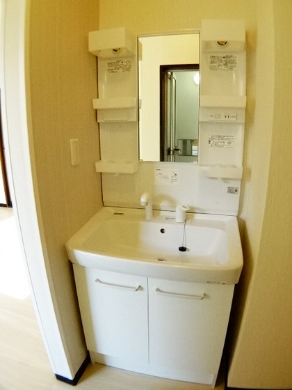 洗面設備　※他号室の写真です。