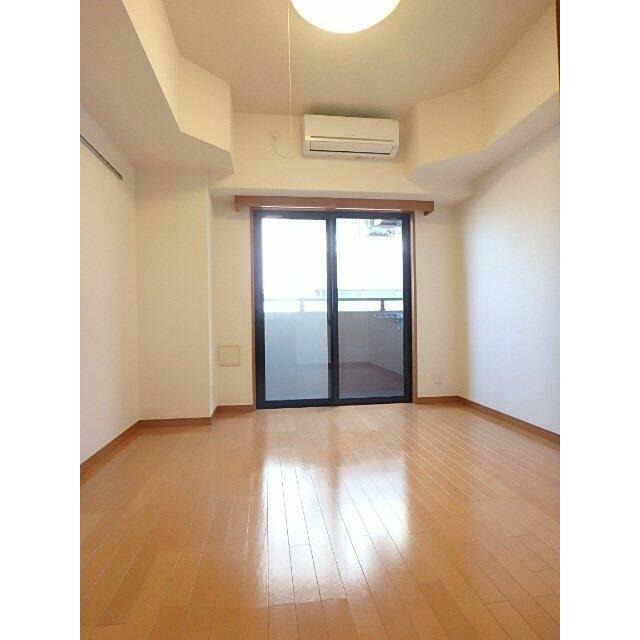 居室・リビング　明るい洋室/照明付！