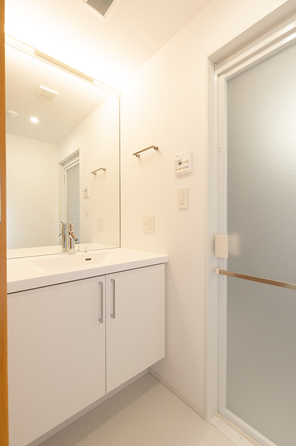 洗面設備　※写真は同タイプ住戸です。