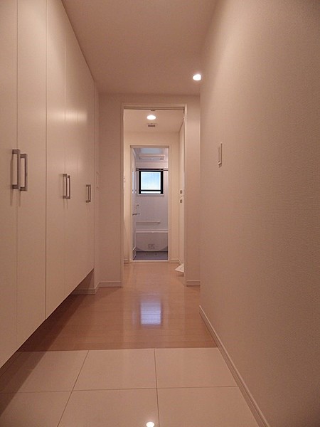 玄関　※別部屋の参考写真です。